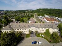 &Auml;rztehaus Frontal drohne